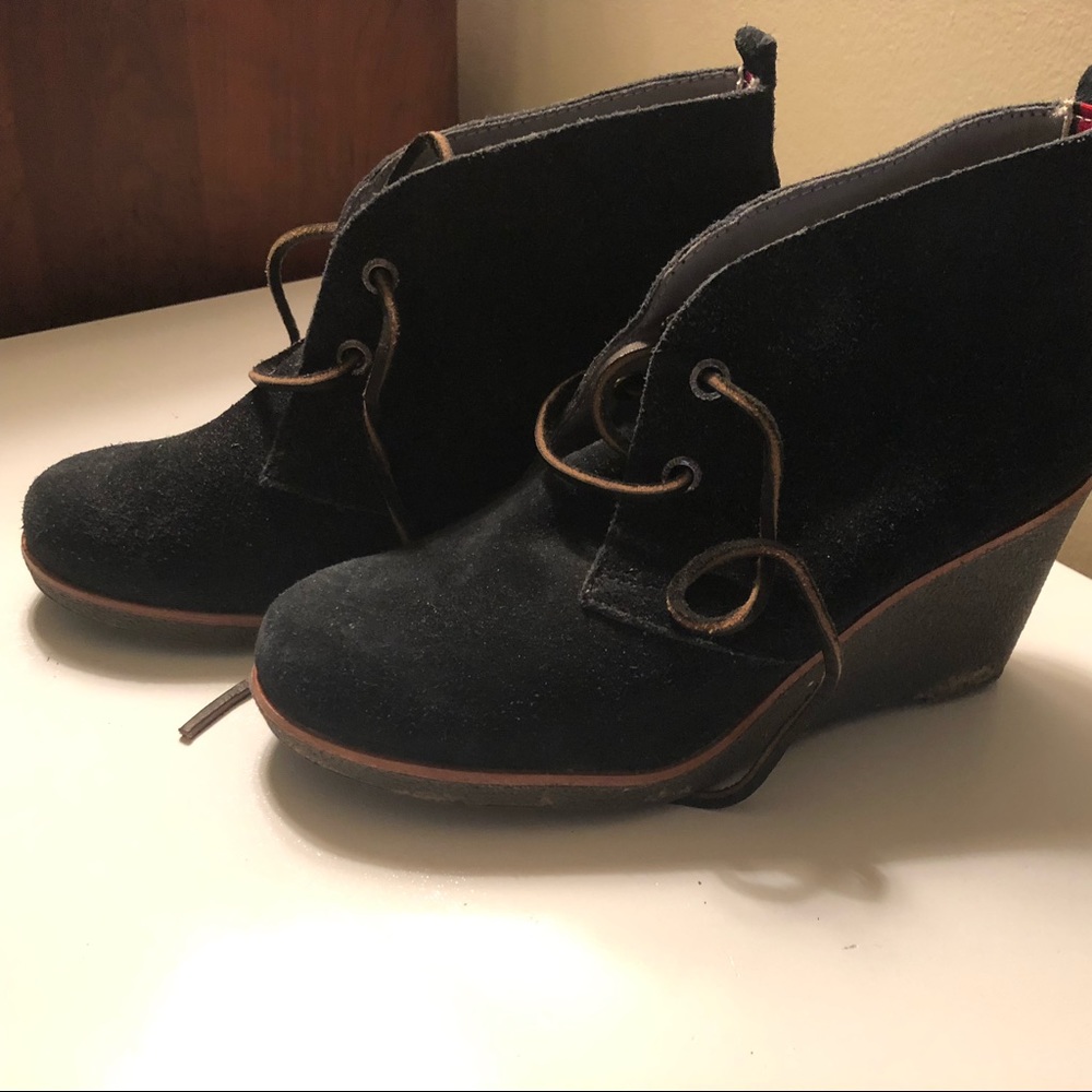 Sperry suede lace up booty